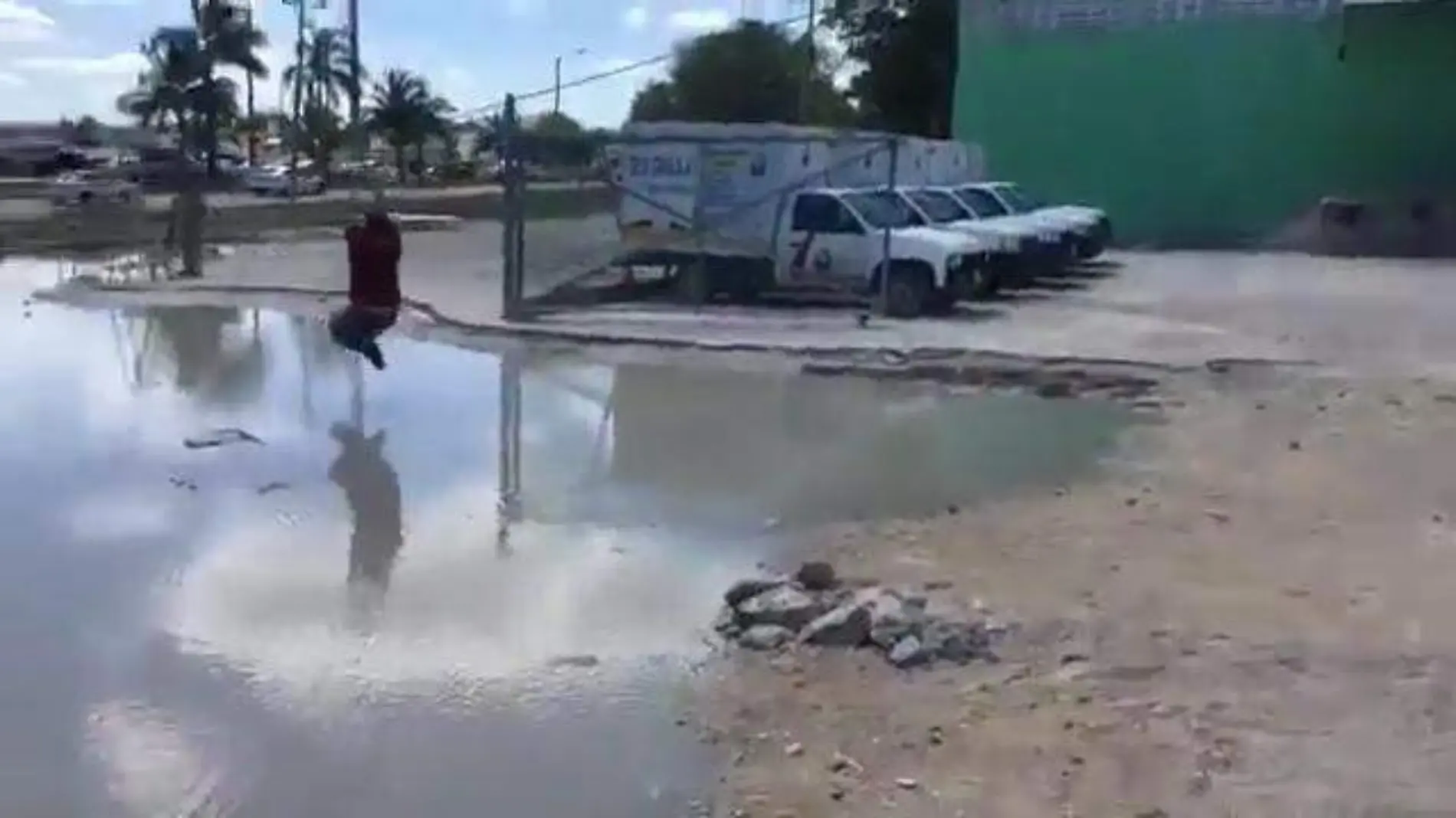 Arman tirolesa con exatlon y cocodrilos en súper bache de Cancun Quintana Roo.mp4.00_03_25_22.Imagen fija001